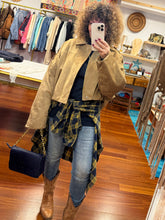 Cargar imagen en el visor de la galería, CHAQUETA BOMBER CAMEL