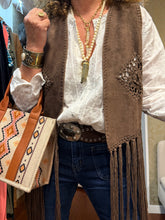 Cargar imagen en el visor de la galería, CHALECO INDIE CHIC