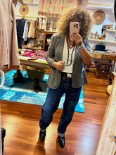 Cargar imagen en el visor de la galería, BLAZER GRIS ESPIGA
