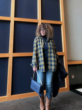 Cargar imagen en el visor de la galería, CAMISA CUADROS CHIC
