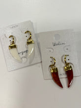 Cargar imagen en el visor de la galería, PENDIENTES CUER CHIC
