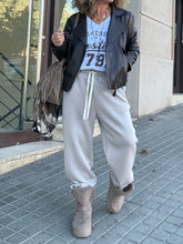 Cargar imagen en el visor de la galería, CAMISETA UNIVERSITY
