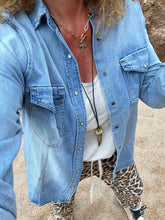 Cargar imagen en el visor de la galería, CAMISA JEAN CLAR
