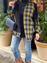 Cargar imagen en el visor de la galería, CAMISA CUADROS CHIC
