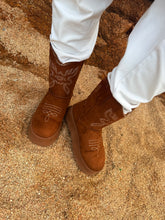 Cargar imagen en el visor de la galería, BOTA PELITO COWBOY
