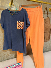 Cargar imagen en el visor de la galería, CAMISETA LOVE NARANJA
