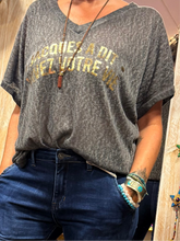 Cargar imagen en el visor de la galería, CAMISETA GRIS/DORE
