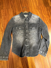 Cargar imagen en el visor de la galería, CAMISA JEAN GRIS
