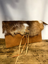 Cargar imagen en el visor de la galería, CLUTCH NEPAL
