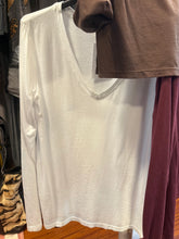 Cargar imagen en el visor de la galería, CAMISETA BASIC-1
