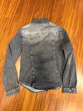 Cargar imagen en el visor de la galería, CAMISA JEAN GRIS

