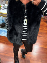 Cargar imagen en el visor de la galería, CHALECO PELO GOOD
