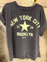 Cargar imagen en el visor de la galería, CAMISETA NY CITTY
