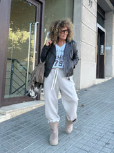 Cargar imagen en el visor de la galería, CAMISETA UNIVERSITY
