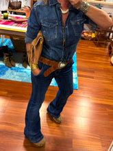 Cargar imagen en el visor de la galería, CAMISA JEAN OSCUR
