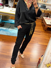 Cargar imagen en el visor de la galería, CAMISA VISCOSA CLASIC
