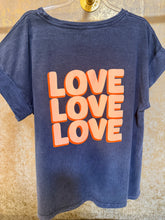 Cargar imagen en el visor de la galería, CAMISETA LOVE NARANJA
