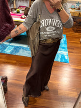 Cargar imagen en el visor de la galería, CAMISETA NY TAUPE
