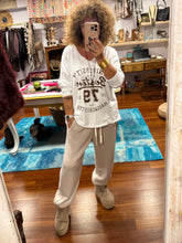 Cargar imagen en el visor de la galería, CAMISETA UNIVERSITY
