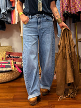 Cargar imagen en el visor de la galería, JEAN BARREL
