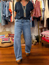 Cargar imagen en el visor de la galería, JEAN BARREL
