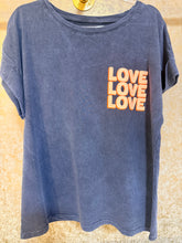 Cargar imagen en el visor de la galería, CAMISETA LOVE NARANJA
