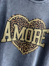 Cargar imagen en el visor de la galería, CAMISETA AMORE
