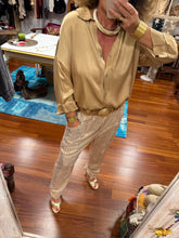 Cargar imagen en el visor de la galería, CAMISA VISCOSA CLASIC
