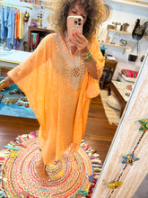 Cargar imagen en el visor de la galería, KAFTAN BEACH
