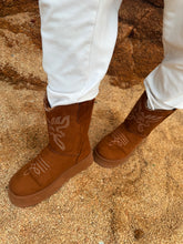 Cargar imagen en el visor de la galería, BOTA PELITO COWBOY
