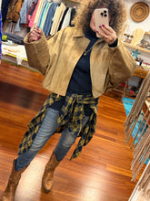 Cargar imagen en el visor de la galería, CAMISA CUADROS CHIC
